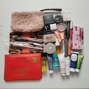 25 + Makeup Lot Samples Brushes Make Up Bags